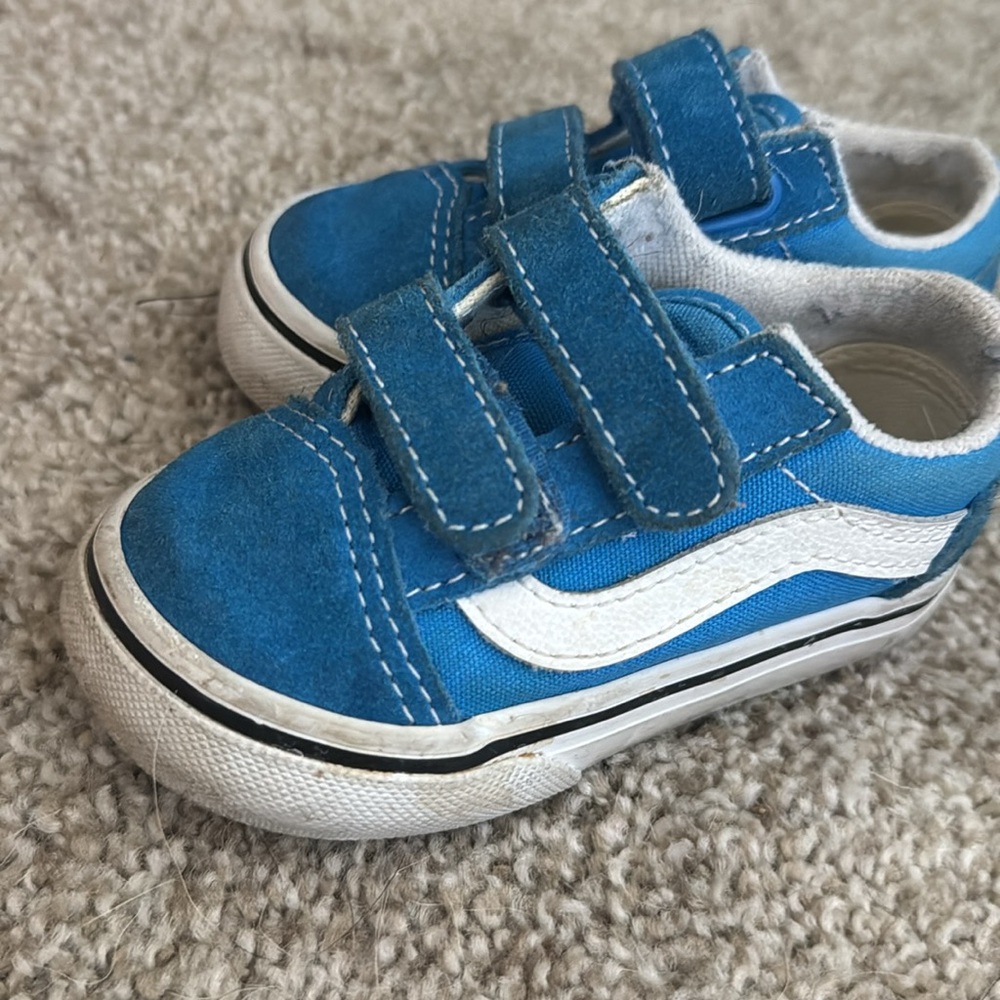 Bundle of Baby Shoes size 5-5.5 - Picture 6 of 6
